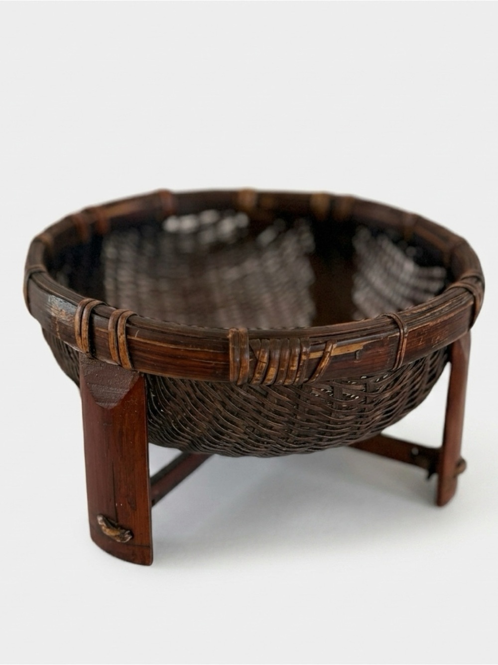 VINTAGE RATTAN WOVEN SEWING BASKET WITH WODD FOOTED LEGS JAPANDI WABI SABI ASIAN